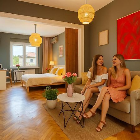 Woodie Studio With Premium Comfort By Piata Unirii Bukares Bagian luar foto